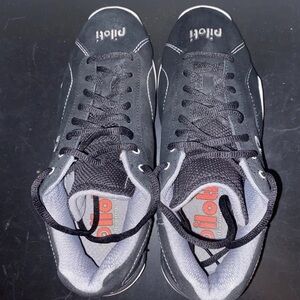 PILOTI Size 7 black tennis shoes. Great condition